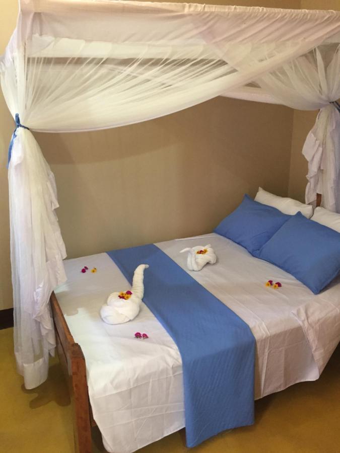 Mafia Neptune Villa Lodge Utende 外观 照片